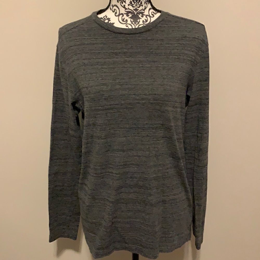 Athletic Women’s Long Sleeve Shirt Size Small